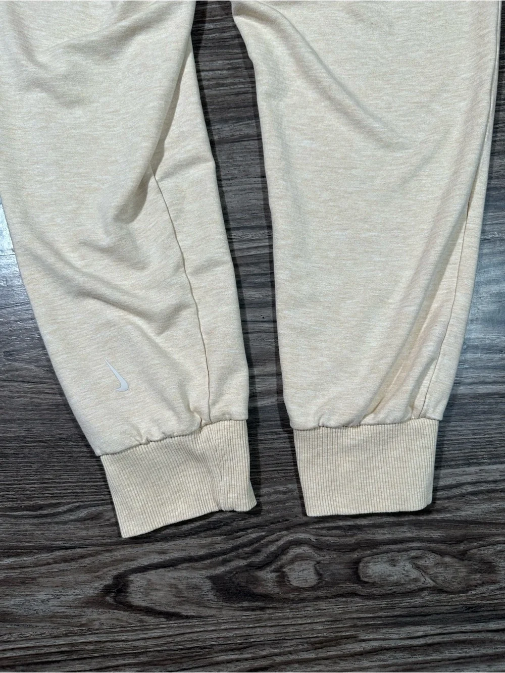 NIKE $70 YOGA FLOW Oatmeal Slim Fit Mid Rise 7/8 Ribbed Cuff Pants M - Picture 12 of 13